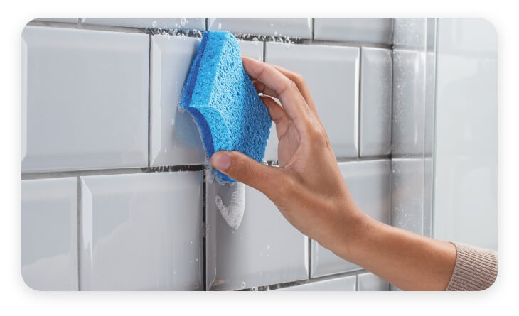 Esponja cero rayas azul para limpieza del baño
